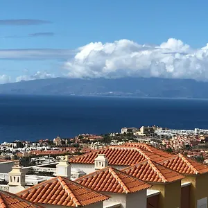 https://roque-house.tenerifehoteles.net